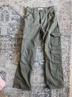 Abercrombie & Fitch Olive Green women’s cargos 24 short